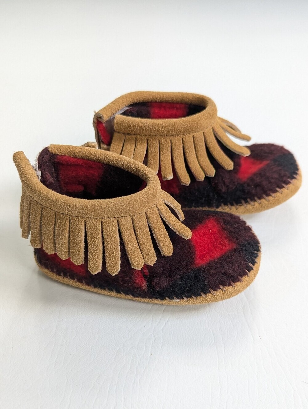 Minnetonka Baby Suede Moccasins Buffalo Plaid Size 3 Red Black Booties